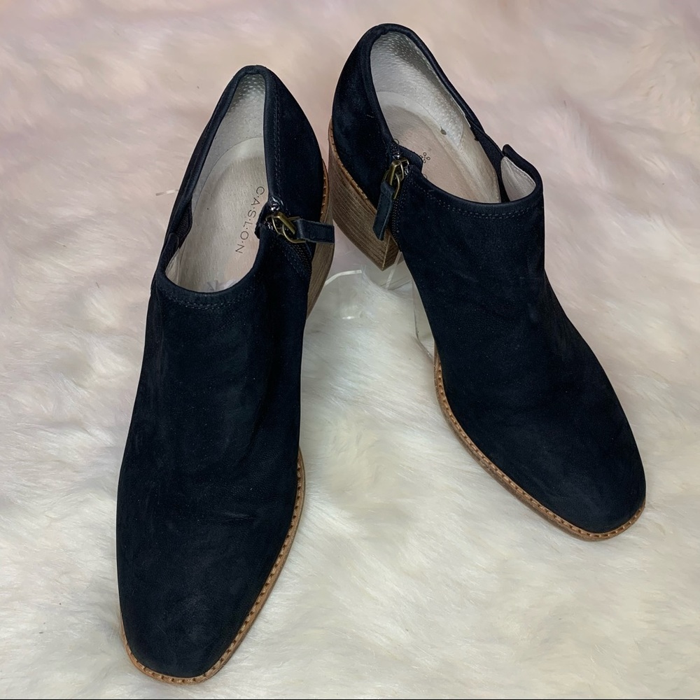 Caslon Faye Block Heel Booties sz 10M